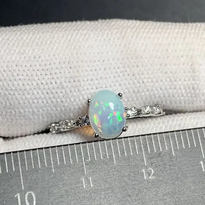 Bague en opale naturelle 68