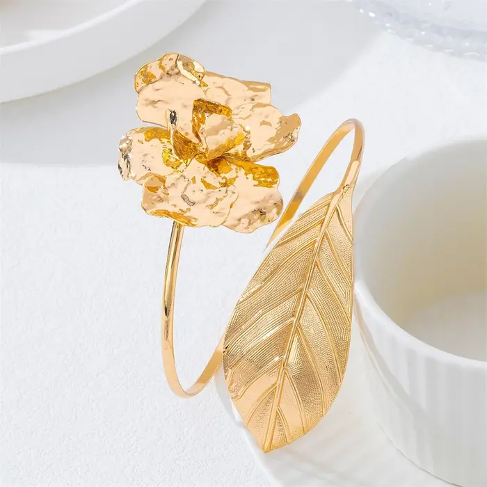 Bracelet manchette pour femme, motif feuille florale, couleur or délicat, jonc ouvert pour le bras, 