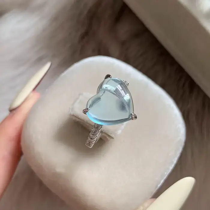 Bagues fraîches et douces en forme de cœur pour femmes, incrustation de diamants, bague en cristal bleu simple, bijoux de fête haut de gamme, cadeaux, nouvelle collection