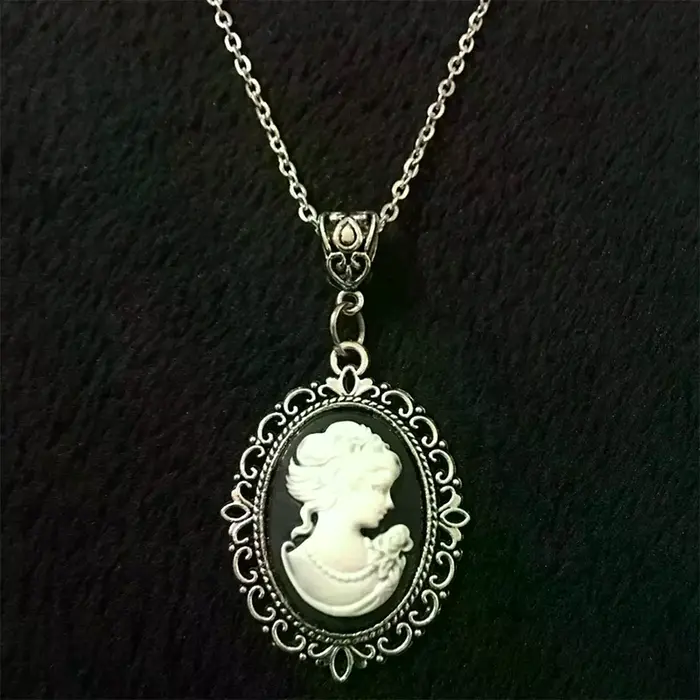 Collier camée de beauté