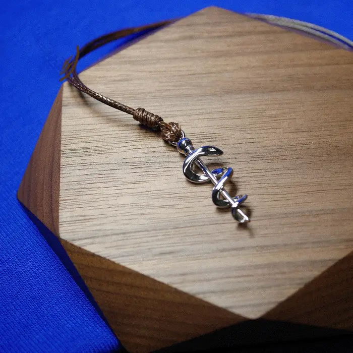 Collier Serpent Personnel en cuir avec symbole de connaissance pour femmes occasions spéciales