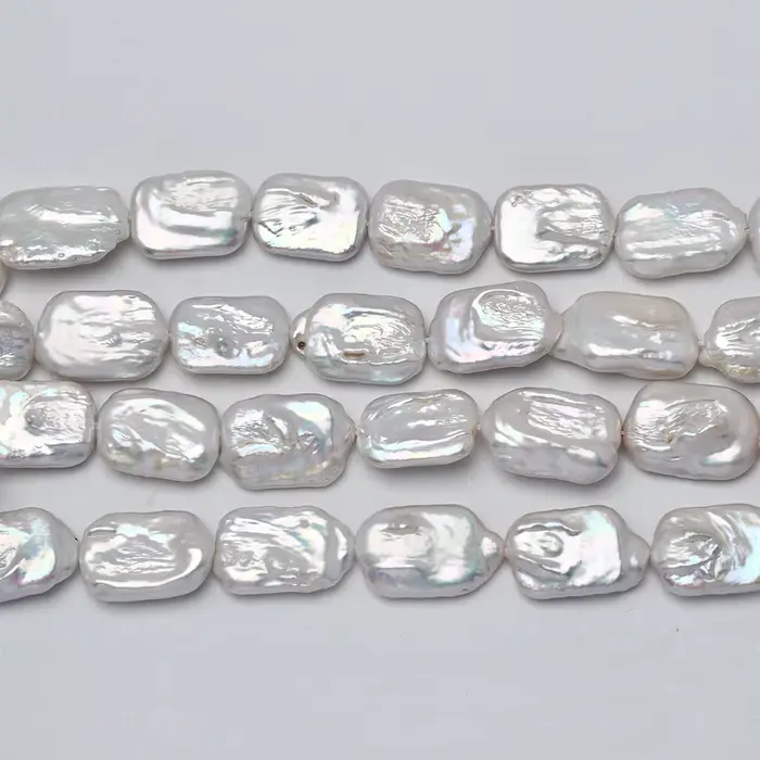 Collier de perles baroques carrées blanches naturelles pour femmes occasions spéciales élégance et sophistication