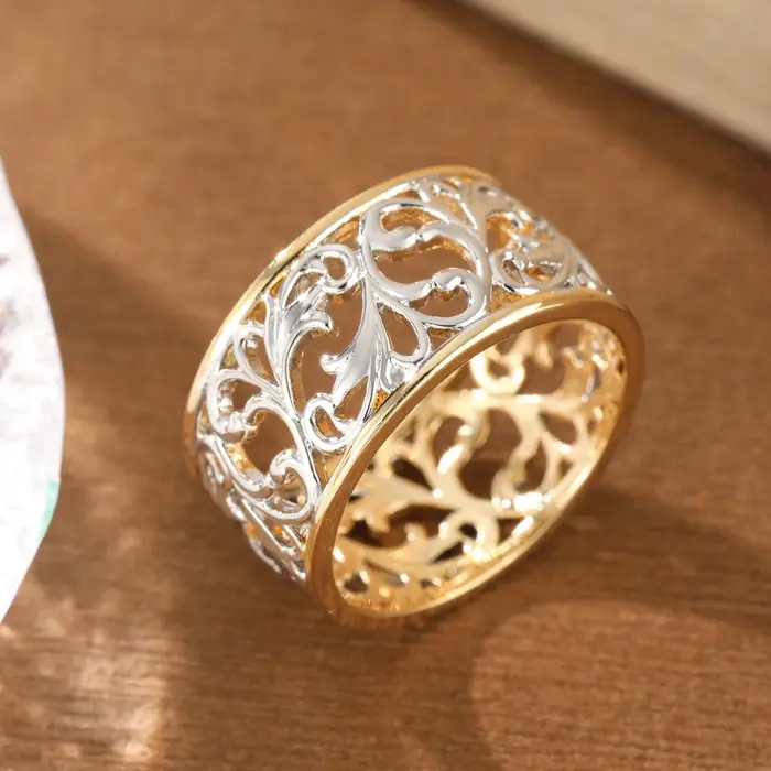 Bague élégante de luxe bicolore en cuivre pour femme, motif ajouré sculpté, idéale pour le quotidien