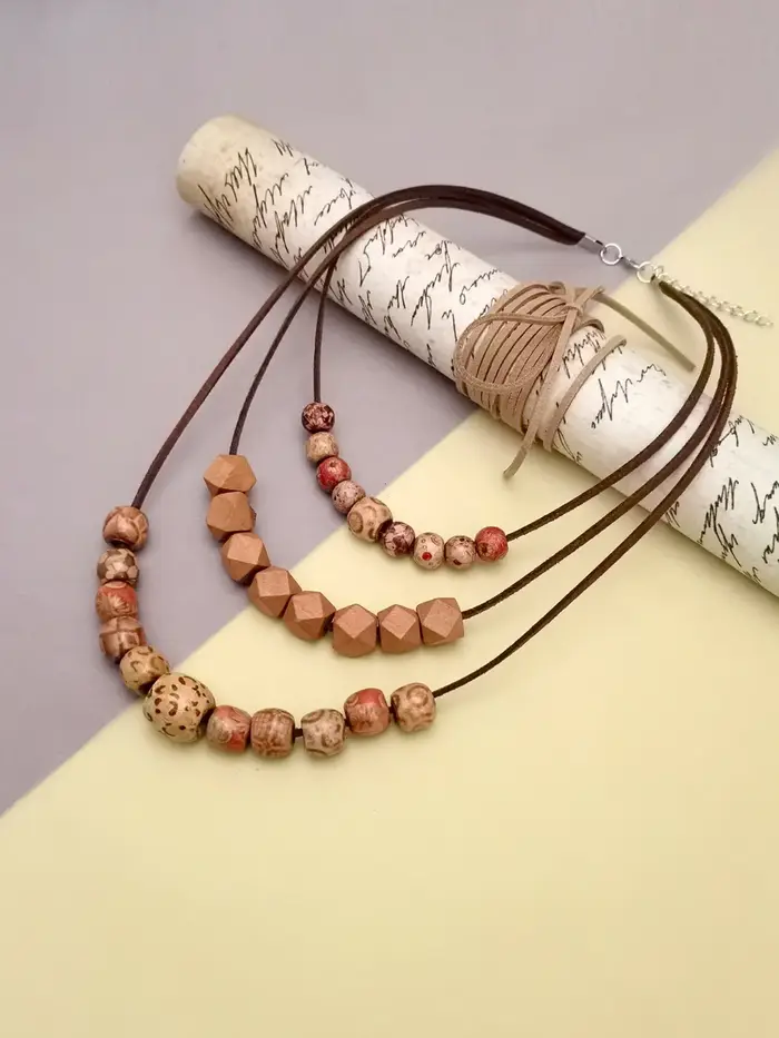 Collier de perles en bois naturel multicouche pour femmes