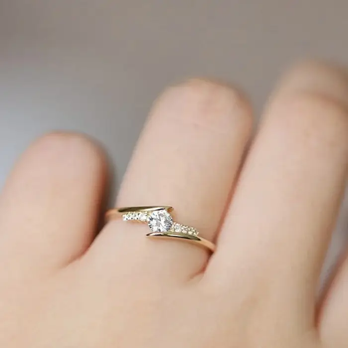 Huitan – bague de mariage au Design moderne pour femmes, incrustation de pierre de zircone cubique A