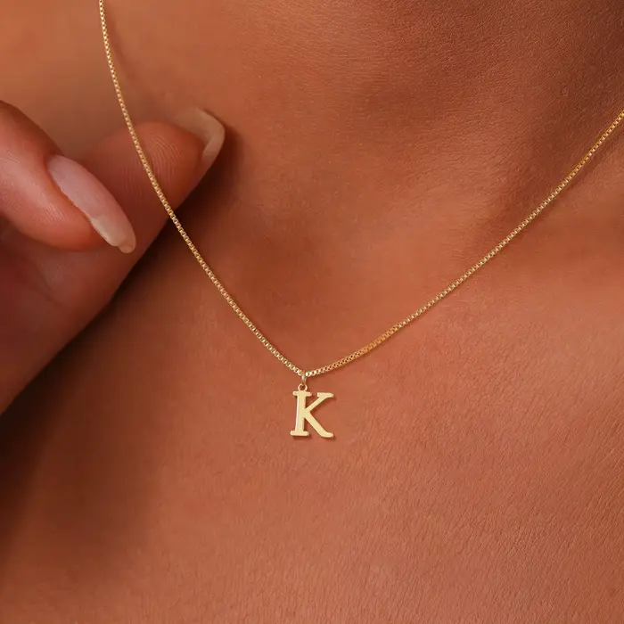 Collier initial A-Z plaqué or 18 carats, collier en acier inoxydable avec lettres mignonnes pour femmes