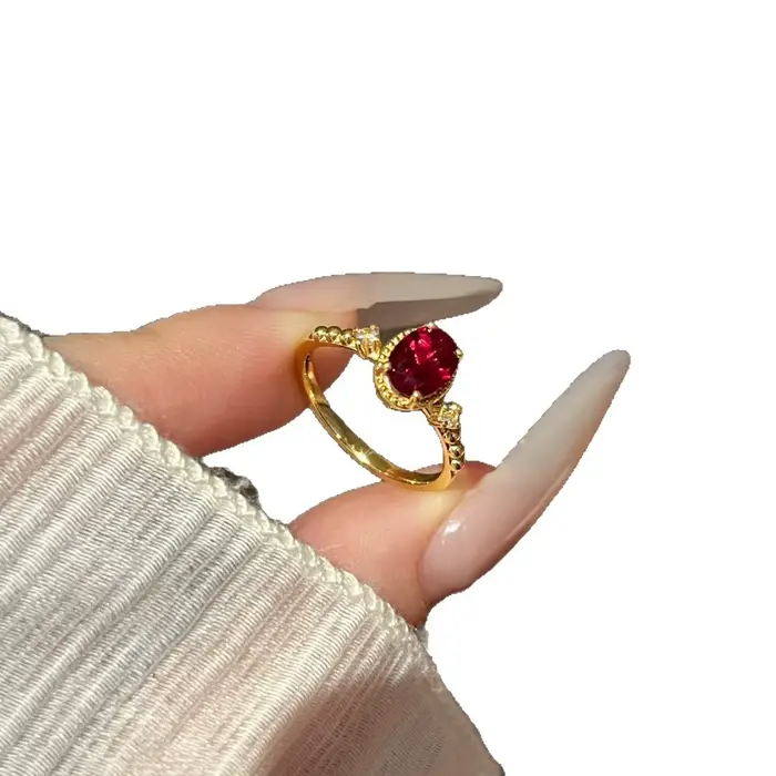 Bagues ovales en rubis pour femmes
