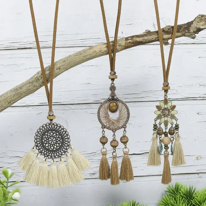 Long collier de style ethnique bohème