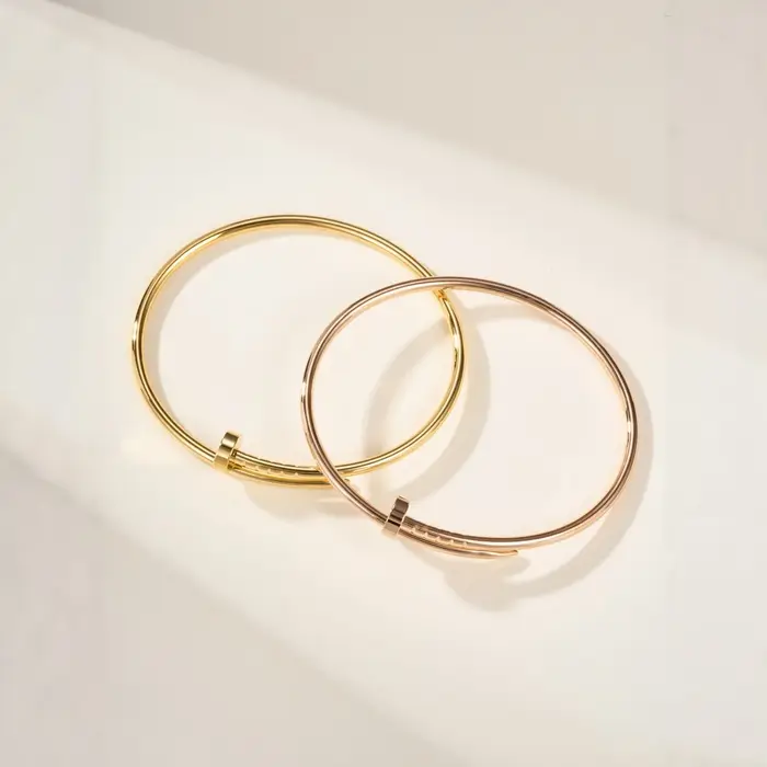Bracelet ouvert ajustable en or rose pour femme