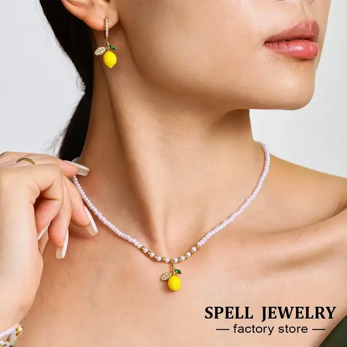 Collier de perles fait à la main