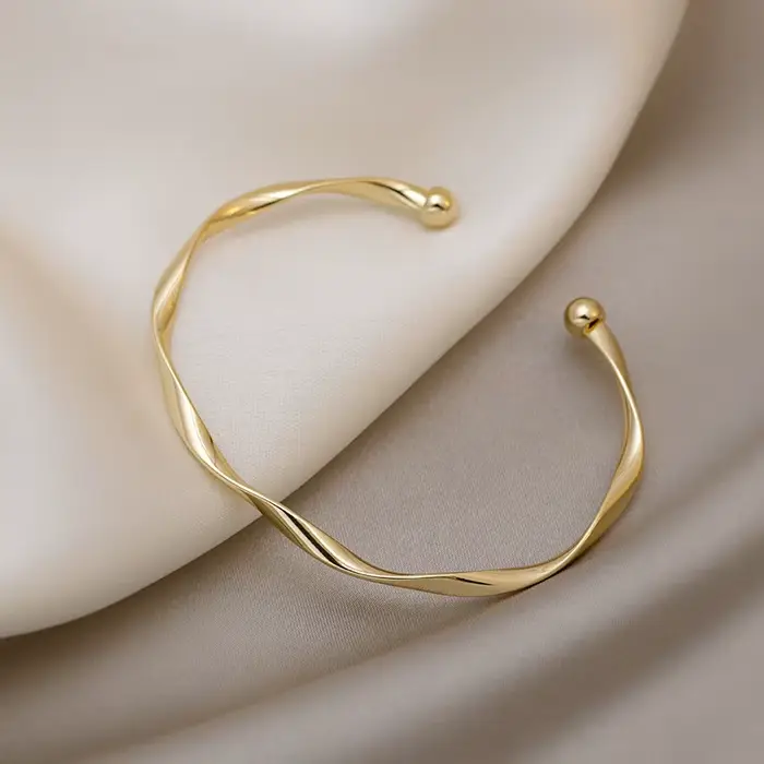 Bracelets à breloques dorées pour femmes