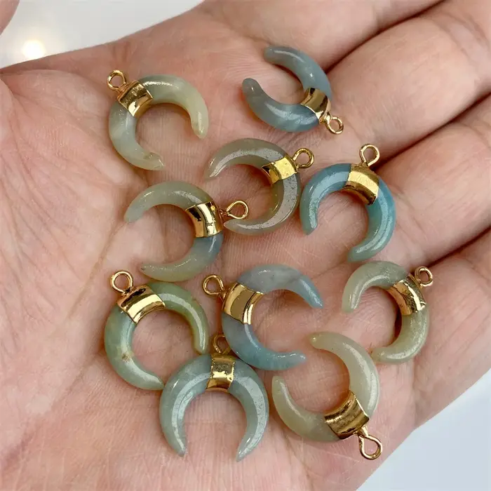 Pendentif en pierre naturelle en forme de lune