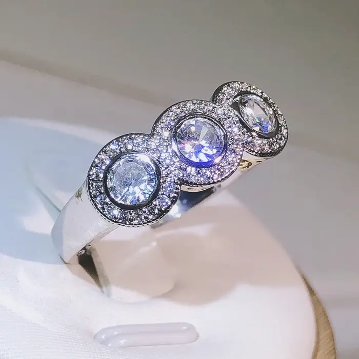 Nouveauté ronde AAAA + Zircon bagues de fiançailles de mariage avec pierre pour les femmes de luxe blanc