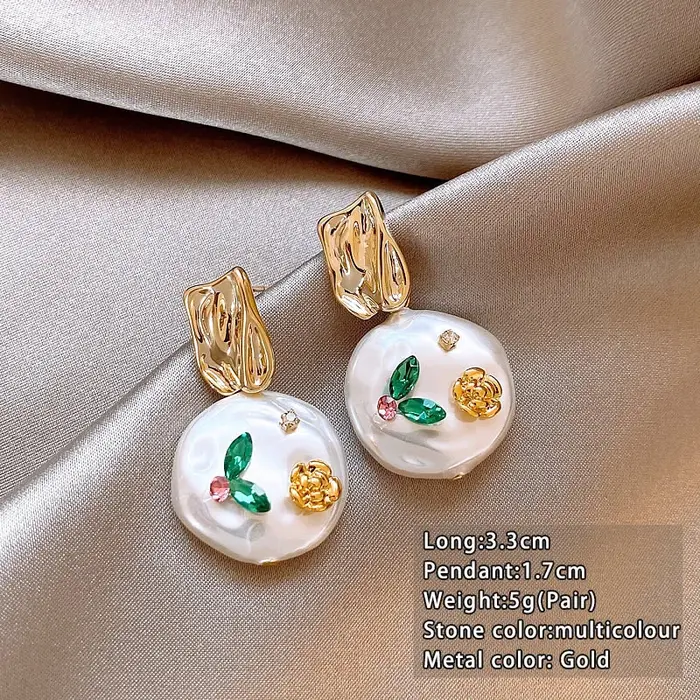 Monet Garden imite la conception de boucles d'oreilles en perles baroques avec des bijoux de tempéra