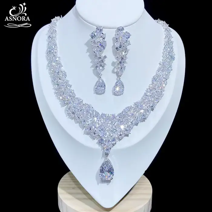 Ensemble de bijoux de luxe en zircone cubique brillante, collier de mariage, pendentifs, accessoires