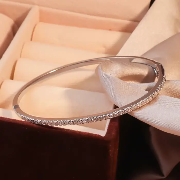 Bracelet Géométrique en Zircone Cubique Plaqué Rhodium Imitation pour Femmes Occasions Spéciales Fantaisie Moderne