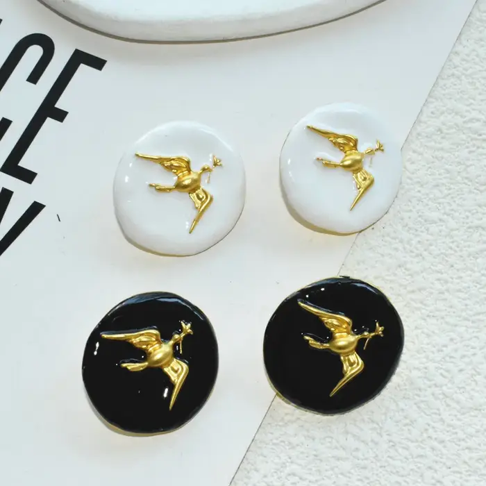 Boucles d'oreilles rondes élégantes aux motifs d'oiseaux dorés pour femmes mode et collection tendance