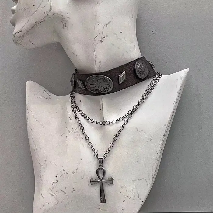 Maillard – collier avec pendentif à rivets en Faux cuir marron pour femmes