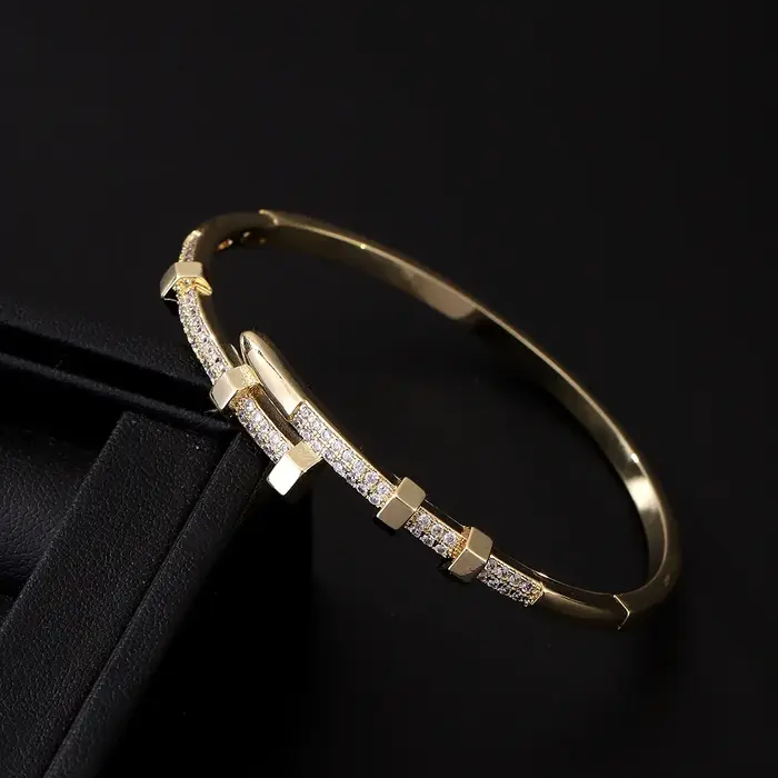 Nouveau Bracelet à ongles en diamant incolore personnalisé polyvalent avec Design de sens avancé