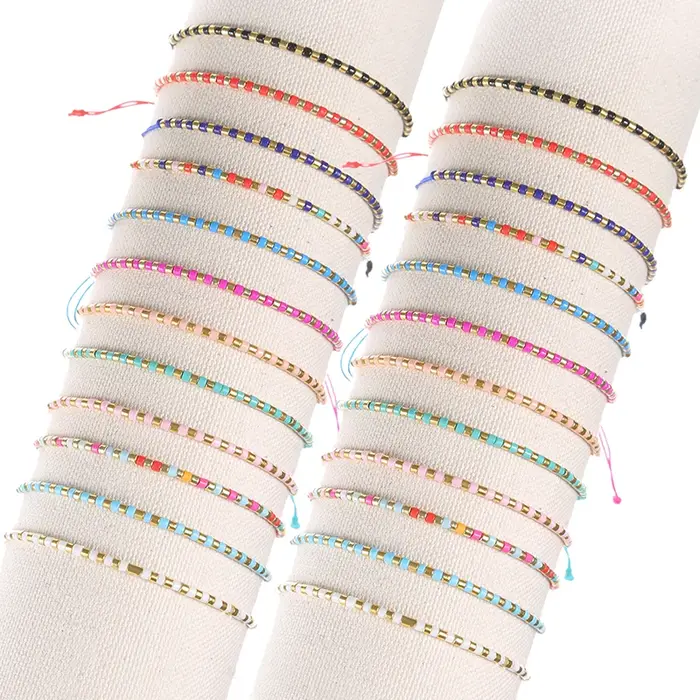Ensemble de 12 bracelets multicolores