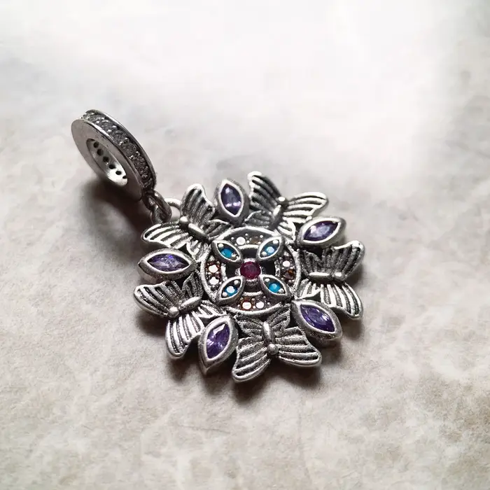 Pendentif à breloque en argent regardé 925