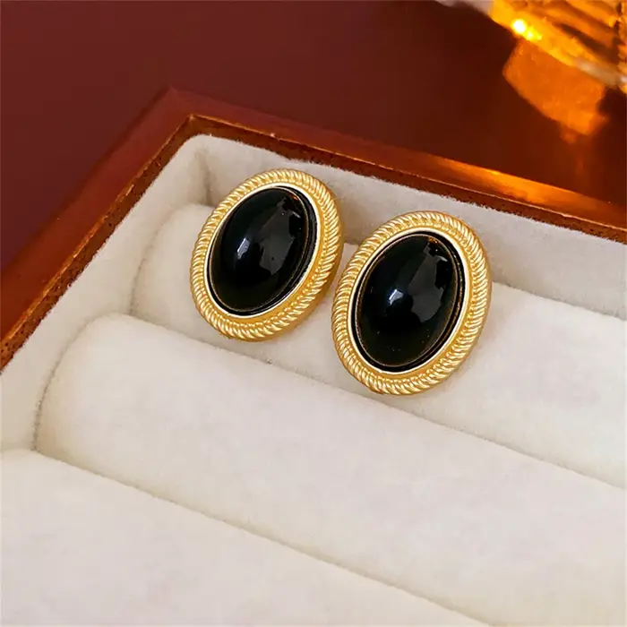 Nouvelles Boucles d'Oreilles Clous Ovales Noires en Métal Doré Style Rétro 2026 pour Femmes – Design Avancé