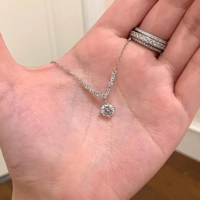 Collier en Argent Pur Scintillant de Luxe avec Zircon pour Femme, Petit Modèle Élégant et Polyvalent