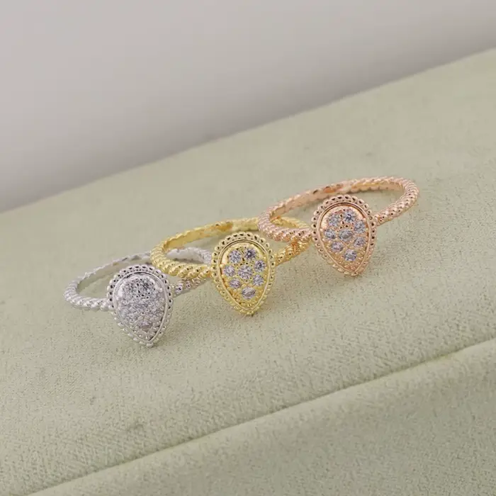 Bague pour femme vintage classique en forme de goutte d'eau. Parfait pour un usage quotidien, cadeau de bijoux pour les fêtes