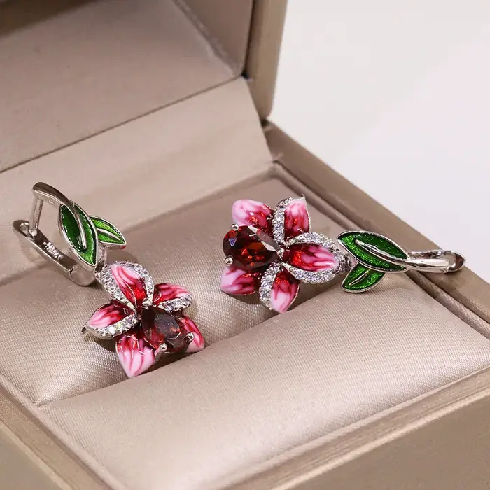 Petites boucles d'oreilles en émail rose pour femmes