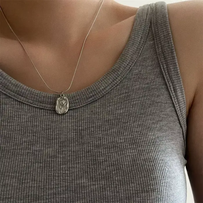 Collier avec pendentif Rose géométrique Simple pour femmes