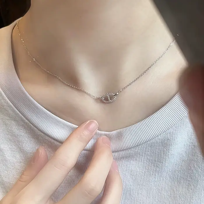 Collier et boucles d'oreilles classiques en forme de nez de cochon avec chaîne entièrement sertie de