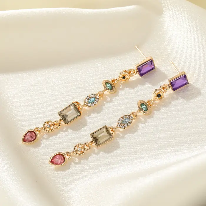 Boucles d'oreilles longues vintage multicolores avec pierres précieuses artificielles mélangées et franges