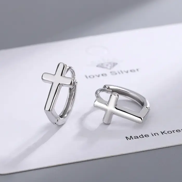 Boucles d'oreilles croisées en argent sterling 925 à clous pour femmes, symboles de beauté et de modernité, bijoux fin de luxe pour occasions spéciales