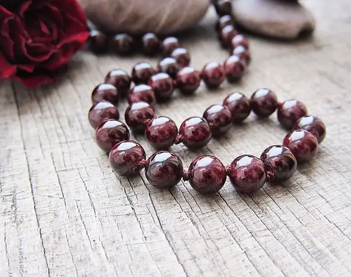 Collier de grenat naturel court noué à la main pour femmes occasions spéciales yoga mala perles bijoux cadeaux pour petites amies