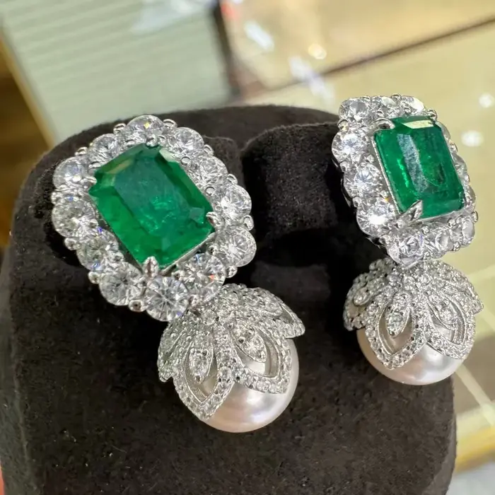 Ensemble de boucles d'oreilles et collier en argent 925