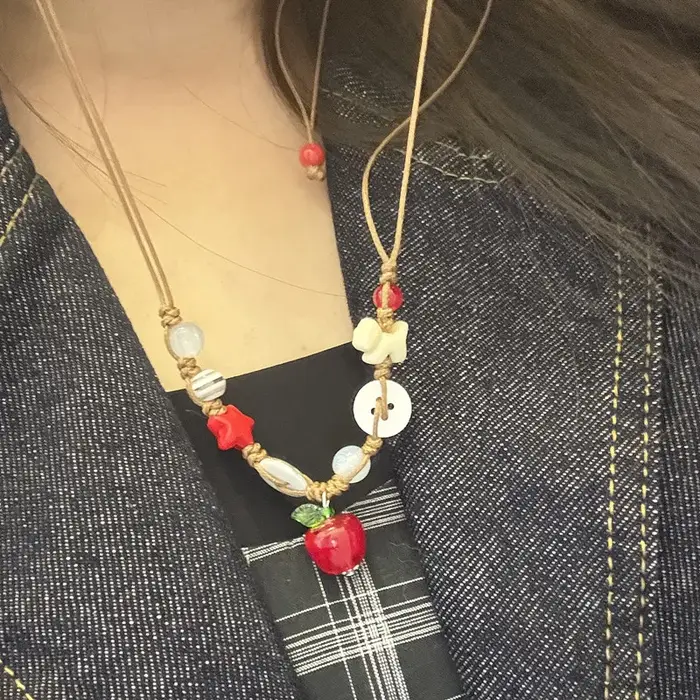 Collier pendentif pomme rouge mignon pour femme, chaîne en corde acrylique, bijou, accessoire de mod