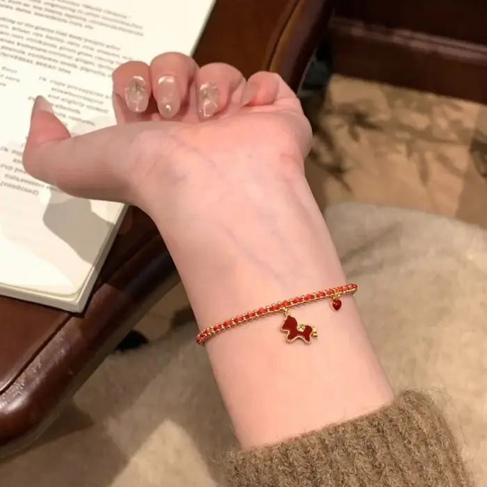 Nouveau Bracelet en Corde Rouge Cheval du Zodiaque 2026 pour Femme