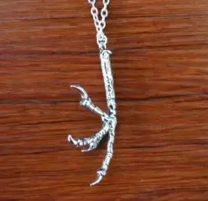 Collier gothique avec griffe de corbeau en résine plaquée argent ou zingué noir pour femmes et hommes, bijoux punk, wiccan, animal, bizarre, aigle, faucon, oiseau, tendance