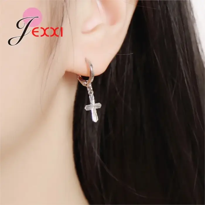 Boucles d'oreilles pendantes géométriques croisées au design simple et tendance pour femme en argent