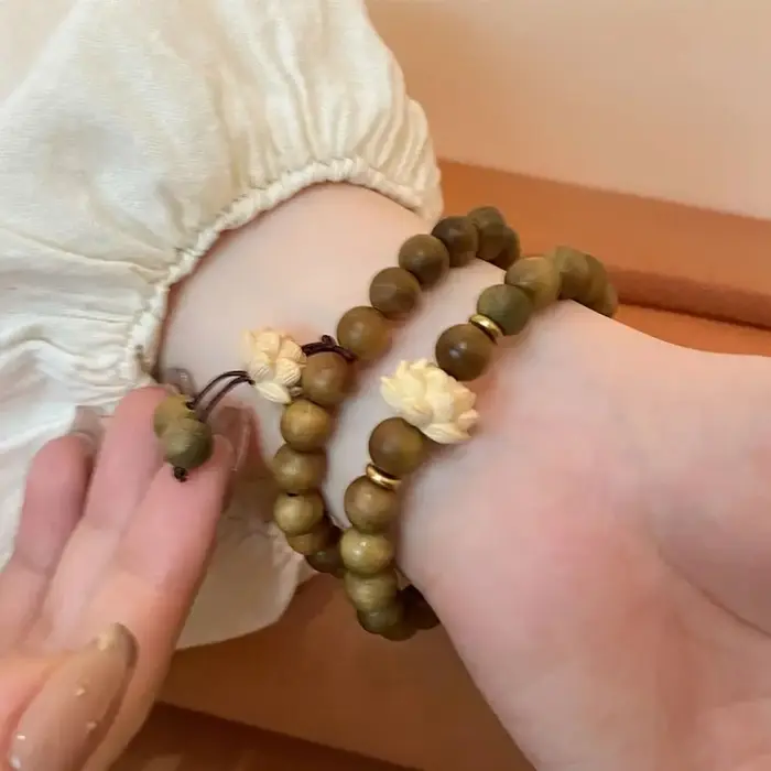 Bracelet élastique en bois de santal
