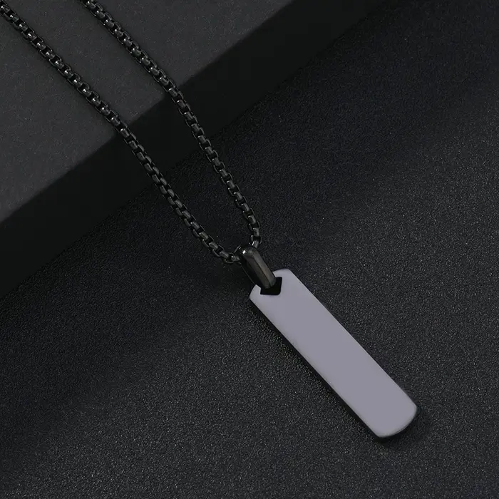 Collier de barre carrée gravé au Laser pour hommes et femmes