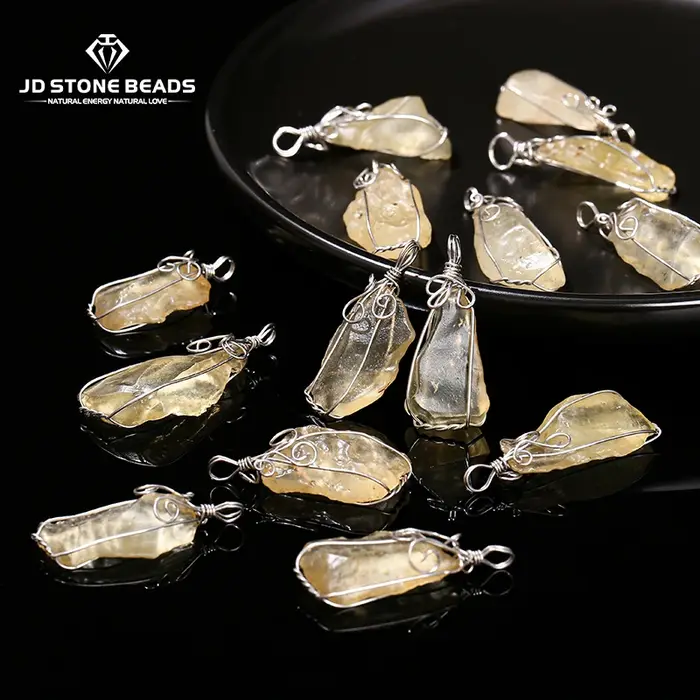 Pendentif enroulé en fil de météorite libyen en pierre naturelle