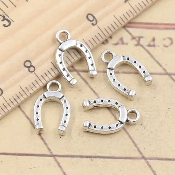 30 pièces breloques chanceux fer à cheval bonne chance Talisman 14x9mm tibétain couleur argent pende