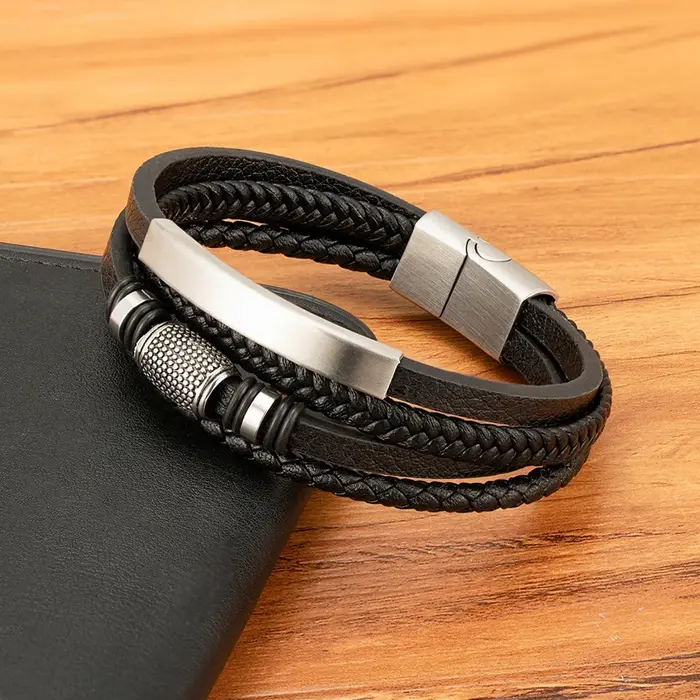Bracelet en cuir corde tressée multicouche avec acier inoxydable pour hommes et femmes styles hip-hop rock occasionnels