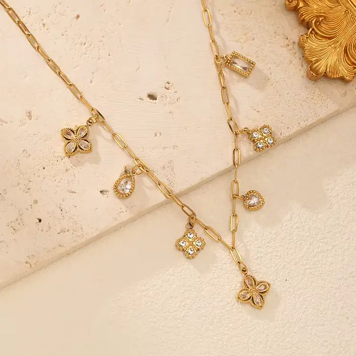 Collier en acier inoxydable avec pendentif zircone cubique brillant pour femmes occasions spéciales soirée fête elegance