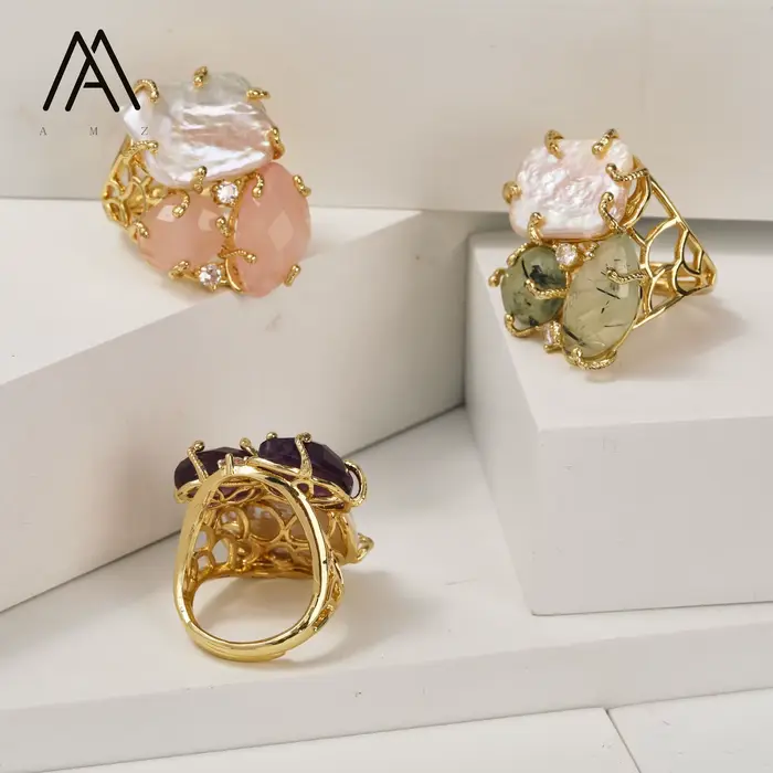 Bague en perles et pierres précieuses