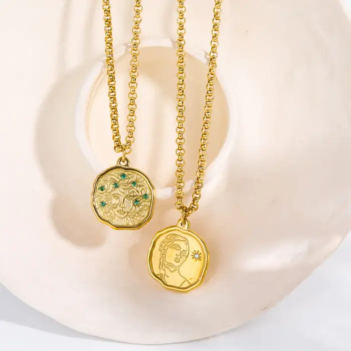 Collier pendentif Athena Medusa pour femmes