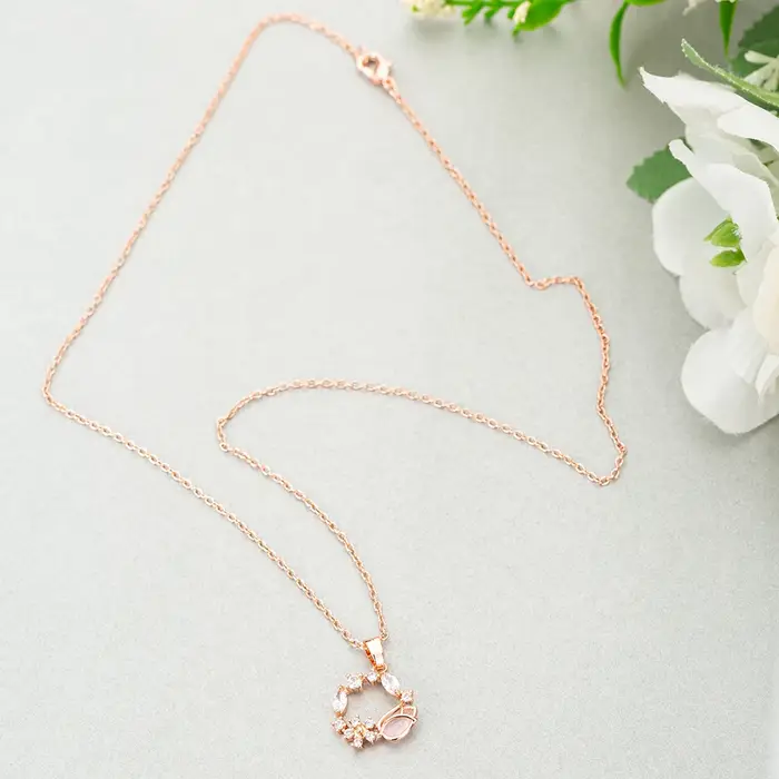 Collier pendentif fleurs douces pour femmes