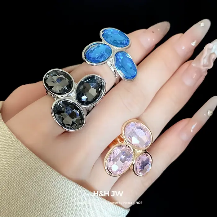 Bague ovale réglable incrustée de cristaux rétro