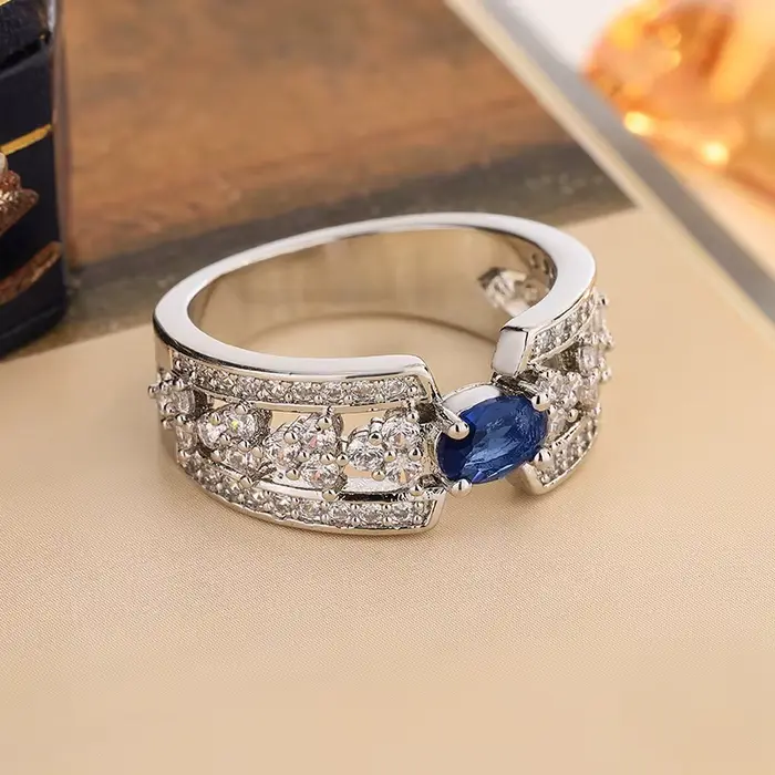 Haute qualité grande pierre bleue diamant bague